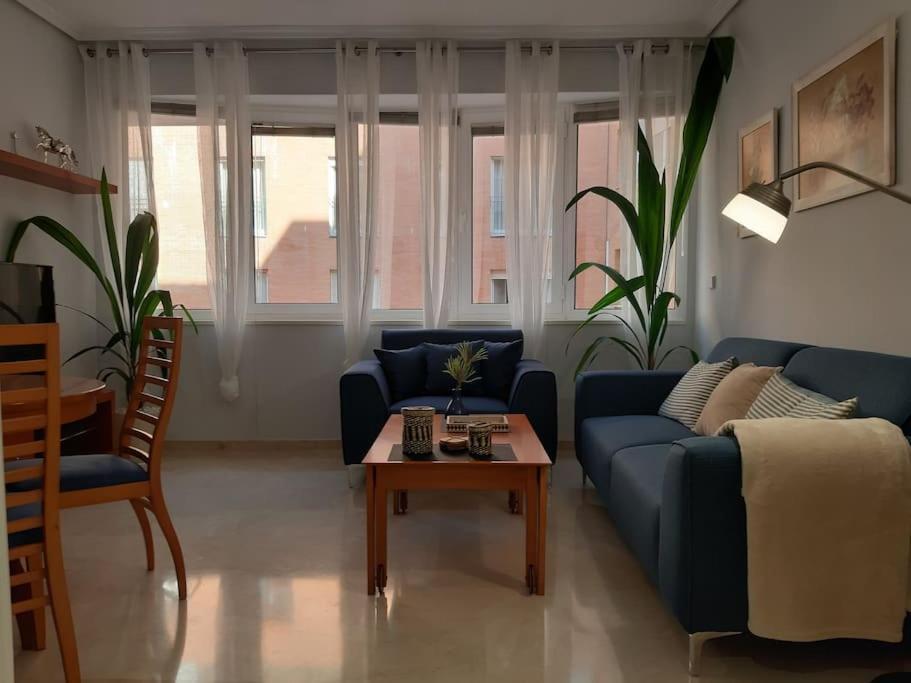 Nuevo-Luminoso Y Moderno. Parking Gratis!! Apartment Seville Exterior photo